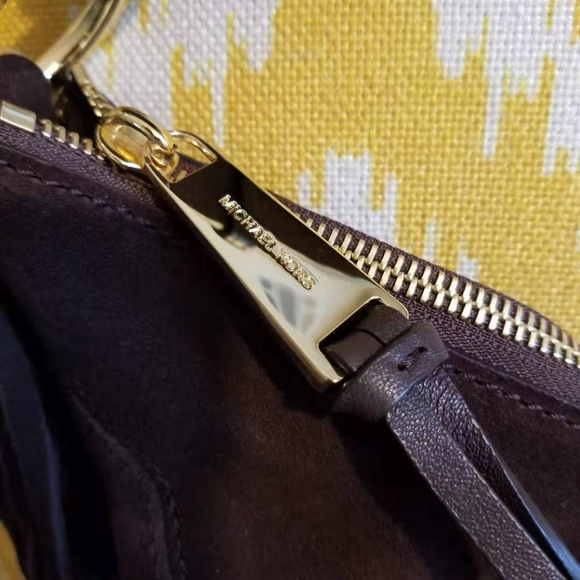 Michael Kors Handbag Rhea Large Suede Shoulder Bag - Picture 4 of 8